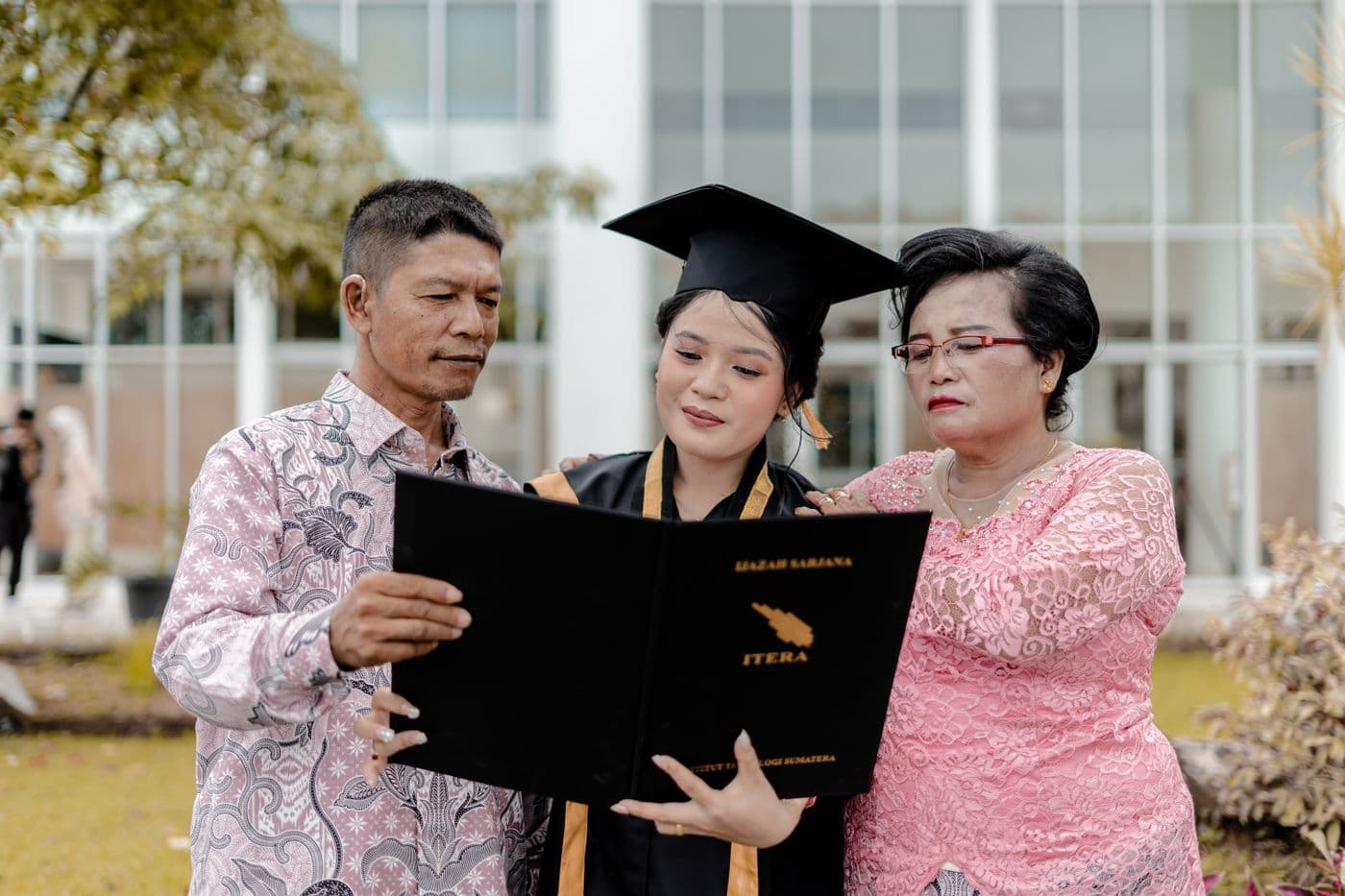 An applicant preparing documents, illustrating how to apply for a personal loan in Malaysia